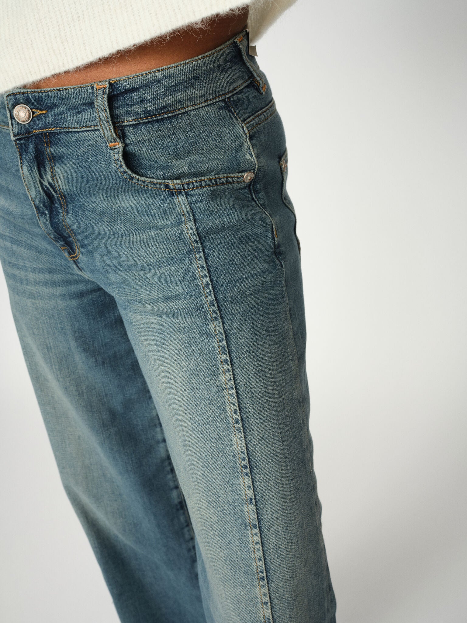MMReem Vint Jeans - Image 2