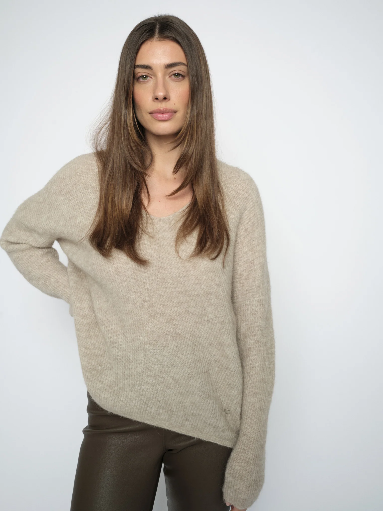 MMThora V-Neck Knit - Image 12