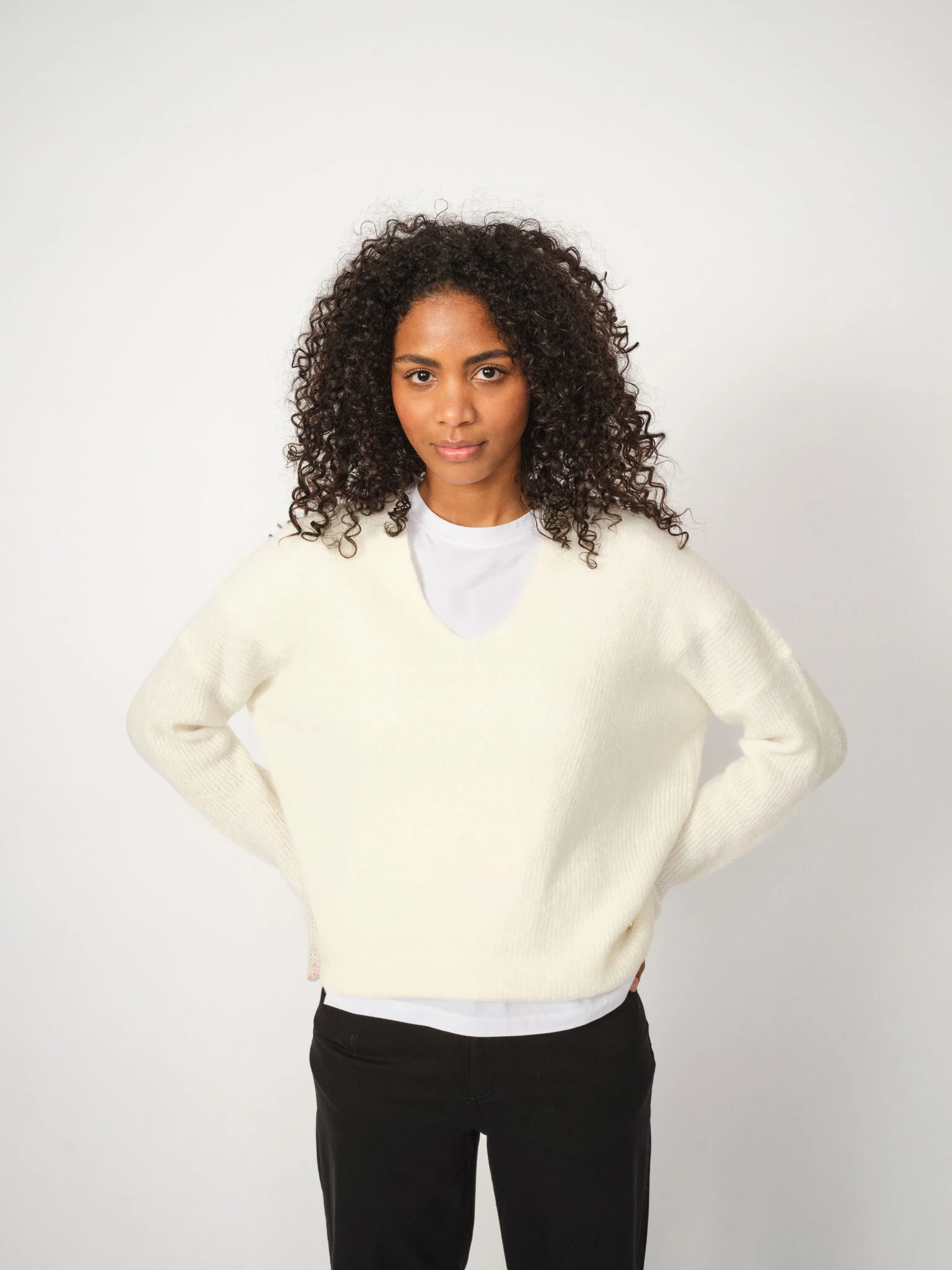 MMThora V-Neck Knit - Image 33